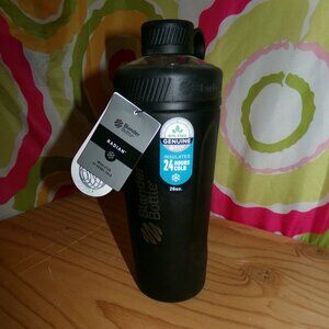 Radian NWT Insulated 26 oz. Blender Bottle